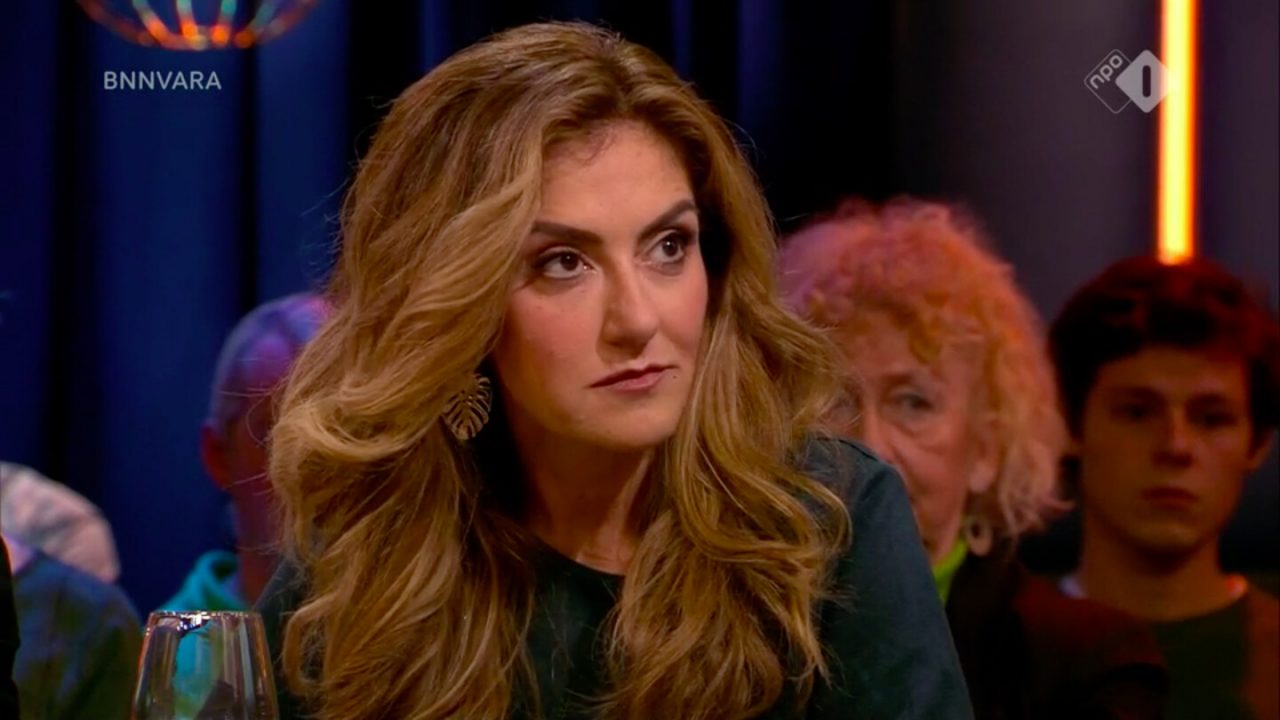 Dilan Yesilgoz en Job Knoester in debat over het monitoren van terroristen