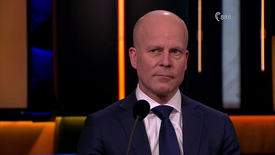 Minister Raymond Knops over het handhaven van de coronamaatregelen door burgemeesters