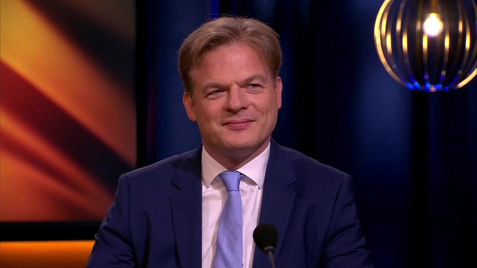 Kandidaatlijsttrekkers van het CDA Kamerlid Pieter Omtzigt en minister Hugo de Jonge in debat