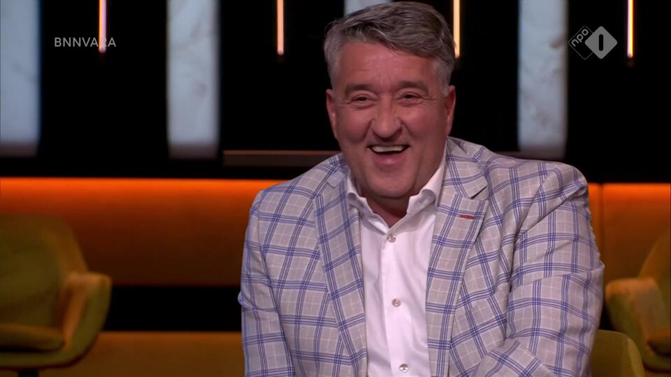 Het beste van Heel Holland Bakt met presentator André van Duin en jurylid Robèrt van Beckhoven