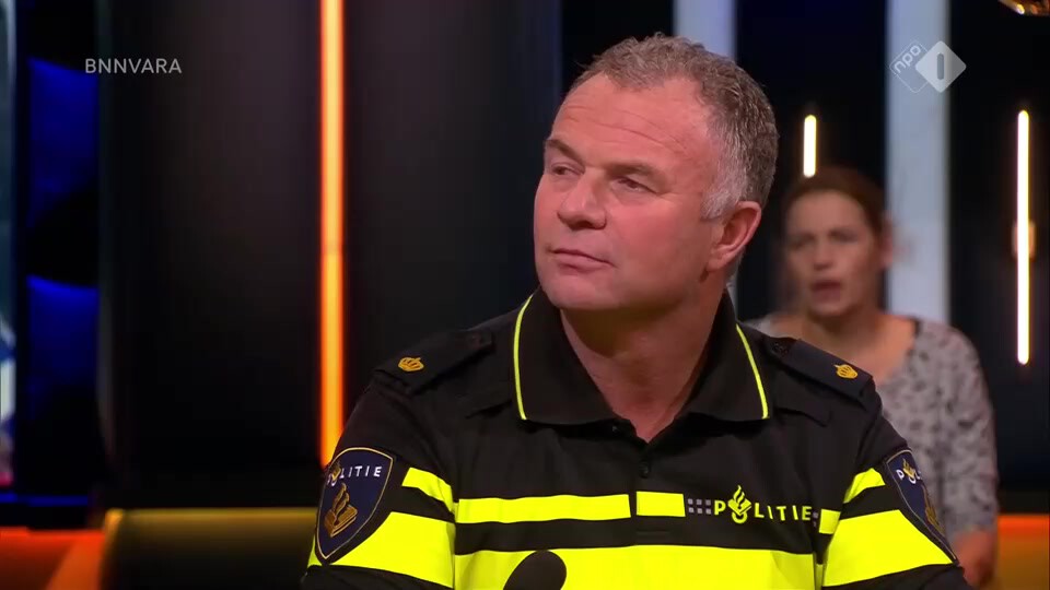 Sectiecommandant Jos van der Velden en de Aanhoudingseenheid Amsterdam over heksenjacht op de politie