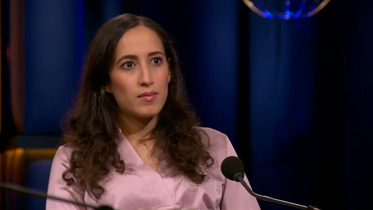 Faiza Oulahsen (Greenpeace) in debat met oud-piloot Benno Baksteen over de miljardensteun aan KLM