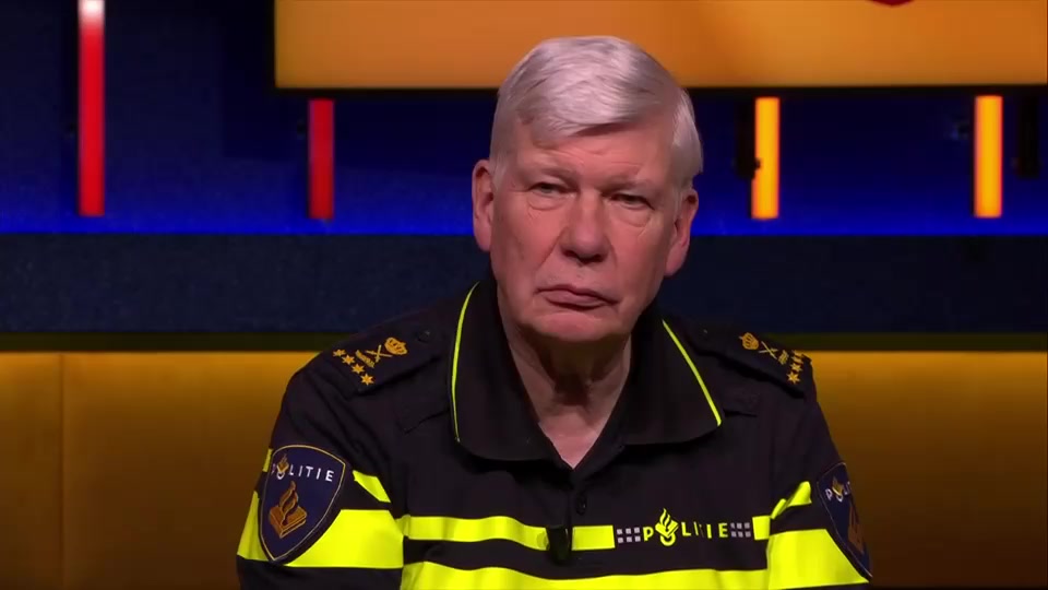 Henk van Essen stopt als korpschef van de Nationale Politie - Op1